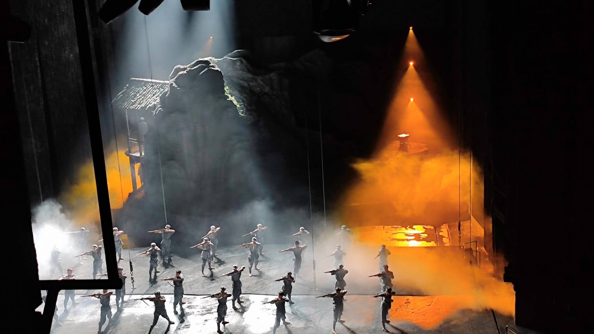 Zunyi Immersive Performance: Coordinating Multi-Surface Projection Across a Complex Stage